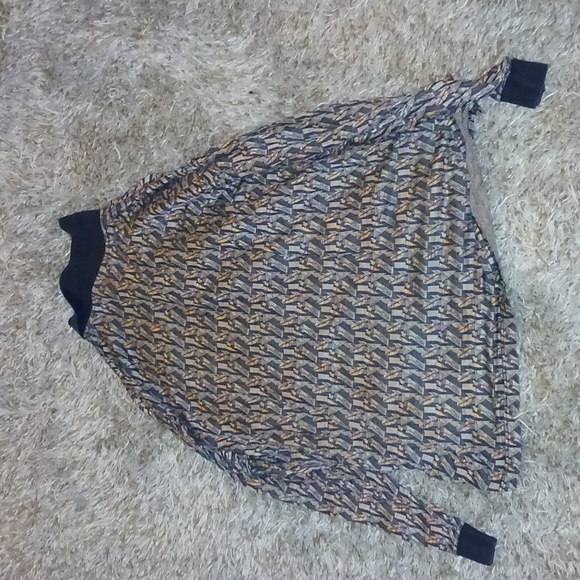 Patterned Long Sleeve Top - Picture 6 of 6